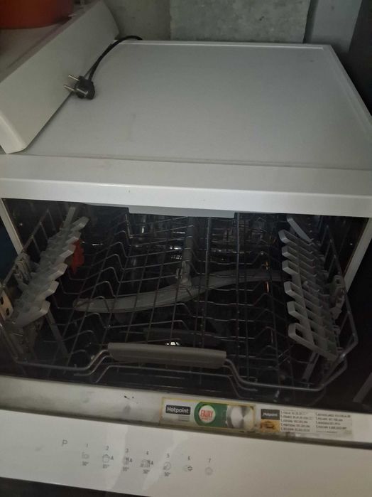 Máquina lavar loiça Hotpoint em bom estado