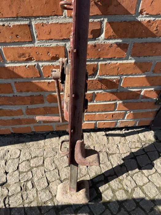 Podnosnik korbowy, kolejowy