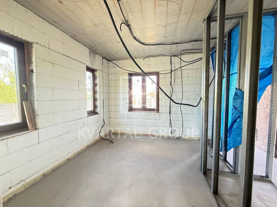 Продаж будинку 180 м² на 11 сотках з гаражем, підвалом 105 м² та укриттям в Блиставиці.