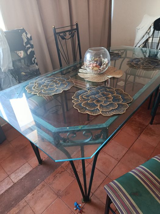 Mesa de sala com cadeiras