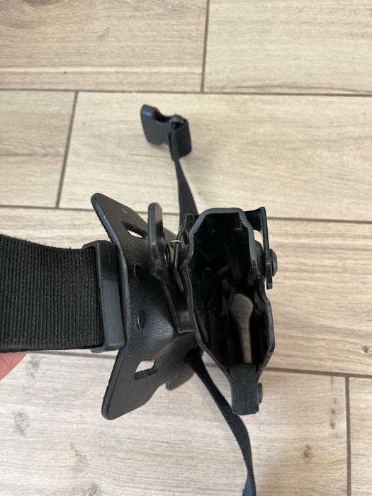 Kabura taktyczna do glock 17 z oświetleniem