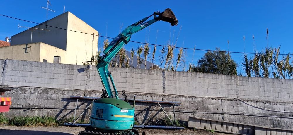 Mini giratória kubota 1400 kg