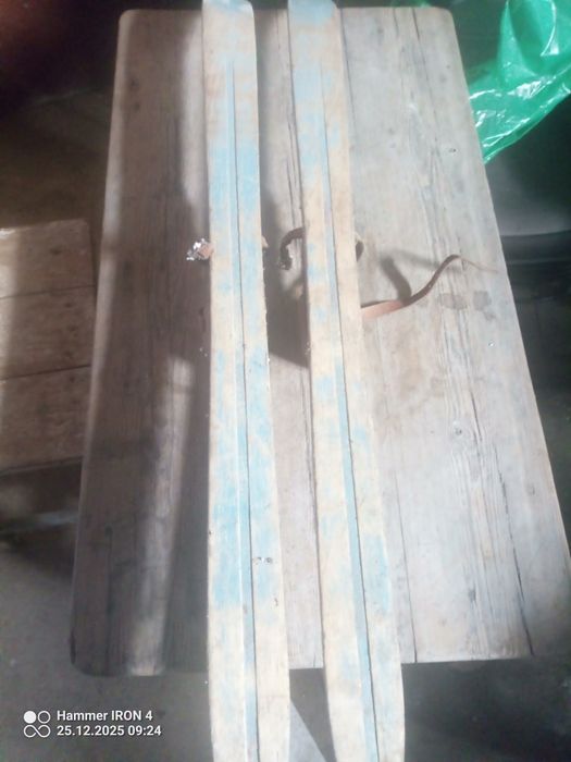 Stare drewniane narty dziecięce
Opis:
S