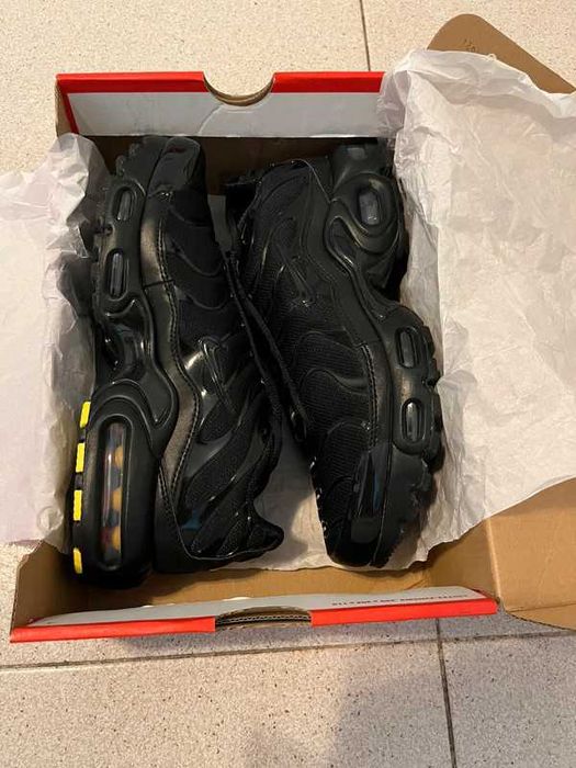 Command Attention Nike Air Max Plus TN in Bold Black 37