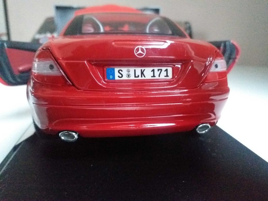 модель 1.18 Mercedes-Benz SLK Maisto 1:18