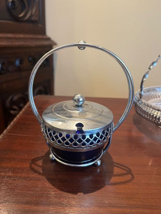 Conjunto de recipientes vidros e ferro
