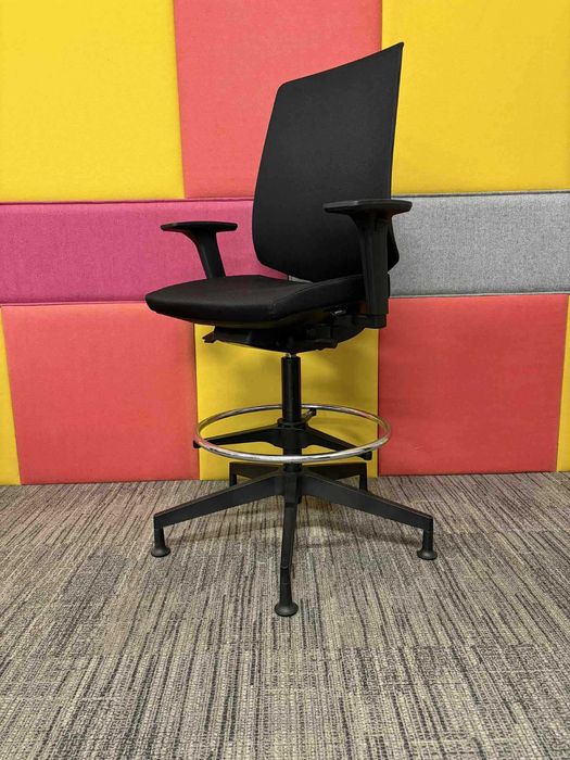 Fotel biurowy obrotowy hoker Profim Lightup 330ST P61PU zobacz!