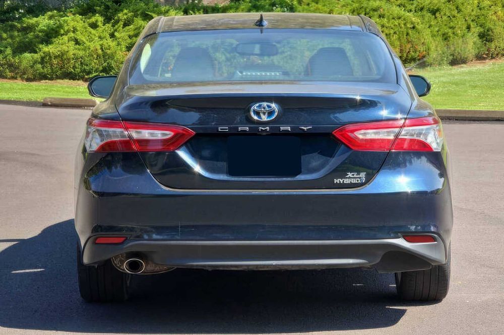 Toyota Camry Hybrid XLE      2020