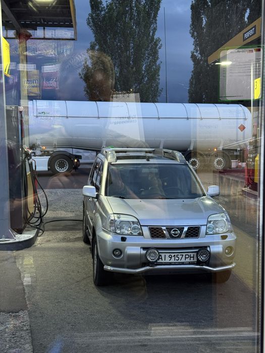 Продам Нісан т 30 2005 р автомат ,2,5 газ /бенз