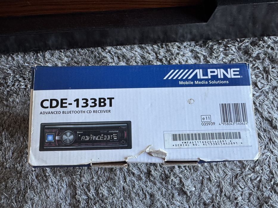 Rádio Alpine CDE-133BT