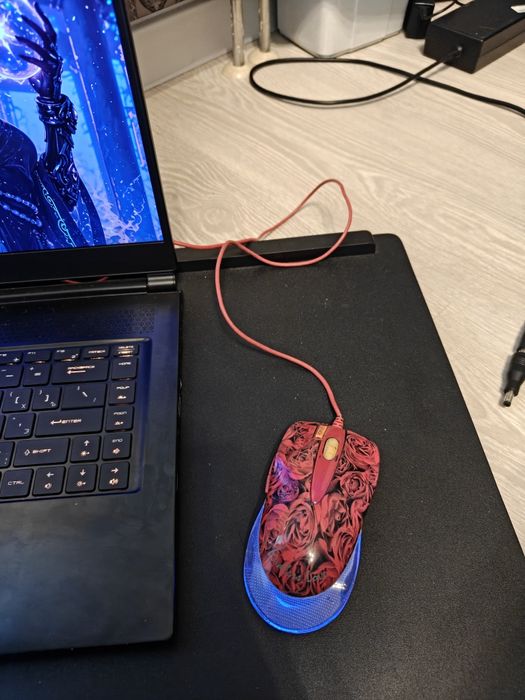 Миша провідна червона