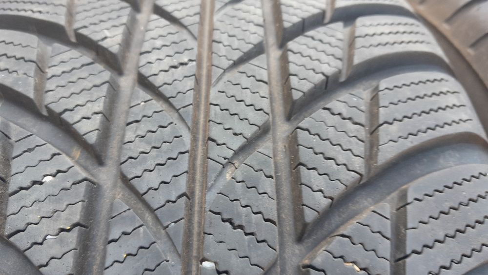 Opony Zimowe 205/60/16.BRIDGESTONE.8 mm.Adres-ZALESIANY 33 A-przy rondzie(niebieskie banery)PISEMNA GWARANCJA