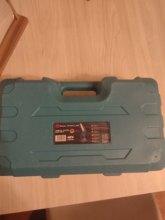 Акумуляторна міні пила