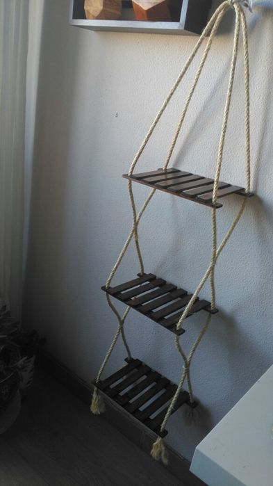 Prateleiras suspensa e lanternas novas