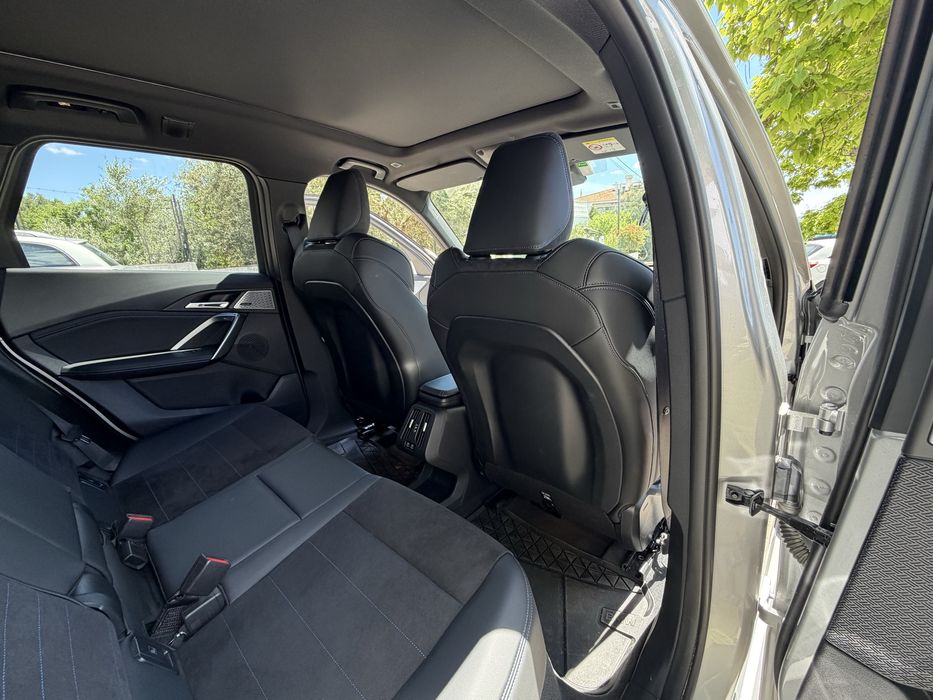 Venda BMW iX1 edrive 20 - Versão Pack Desportivo M (interior e exterior) maio2025 _ OFERTA Wallbox nova