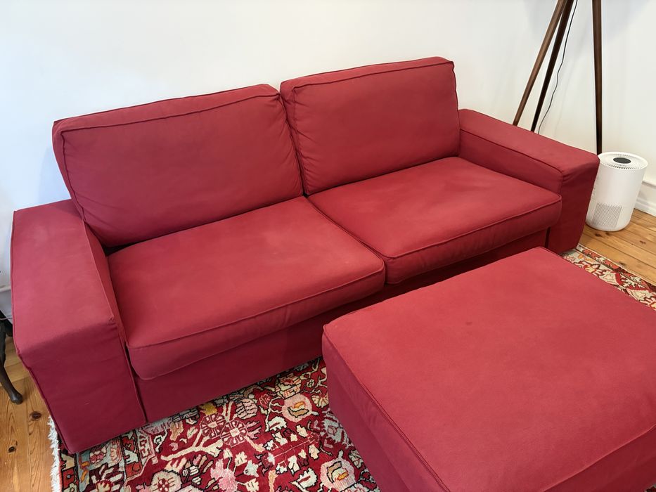 Sofá IKEA KIVIK 3 Lugares + Puff com Arrumação – Vermelho