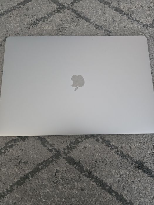 MacBook pro 15 A1990