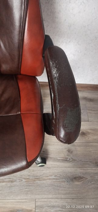 Крісло для комп'ютера.