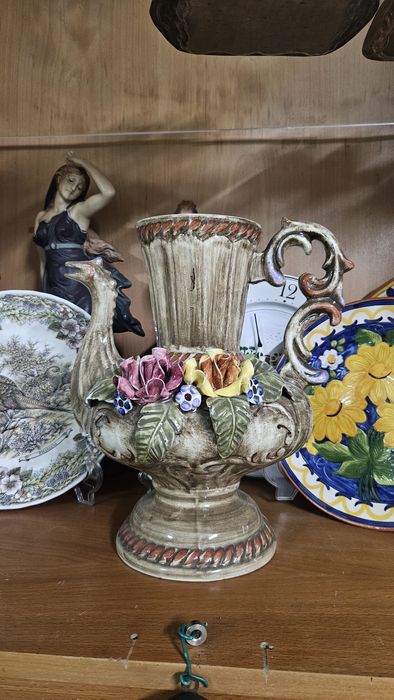 Armário e todo recheio. Peças muito antigas