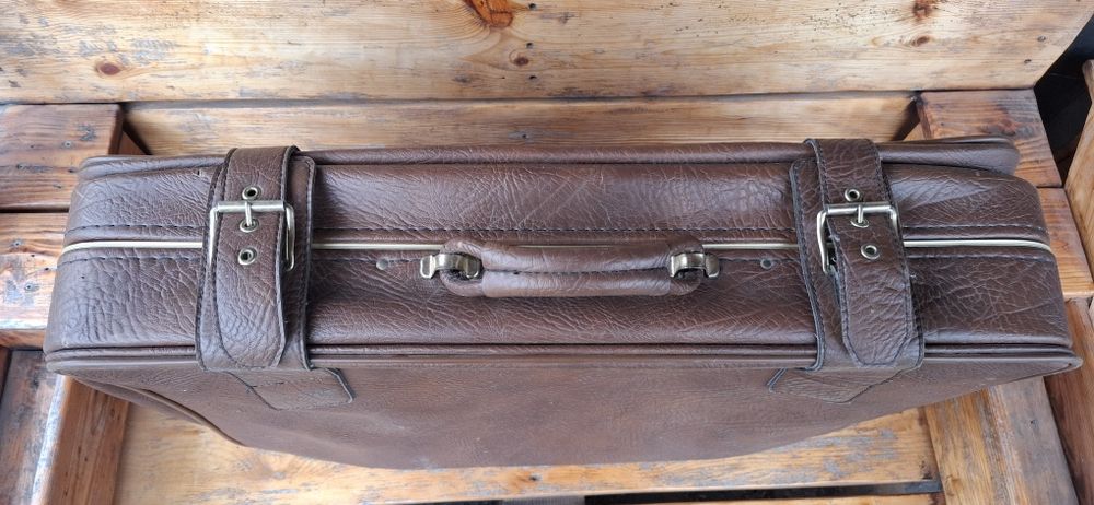 Ретро валізи різні