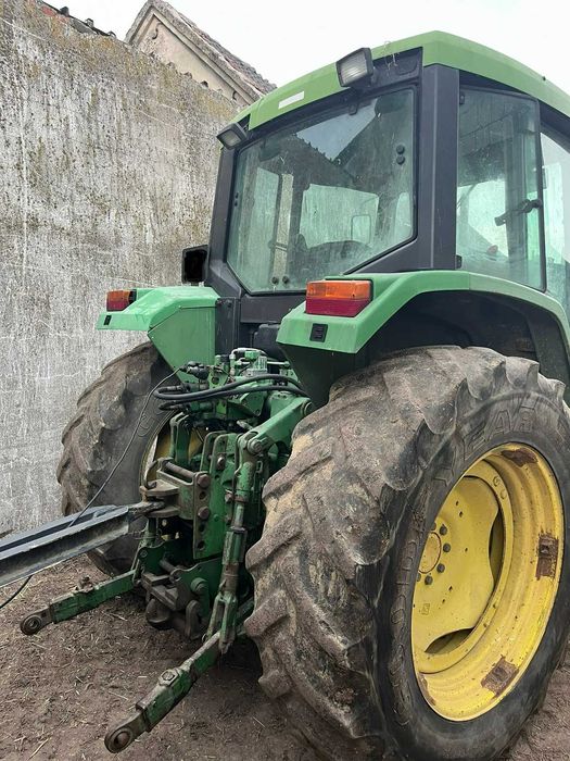 Ciągnik JOHN DEERE 6100