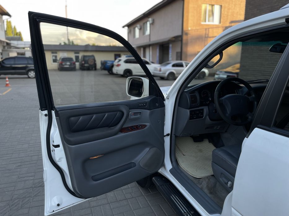 Toyota Land Cruiser 100