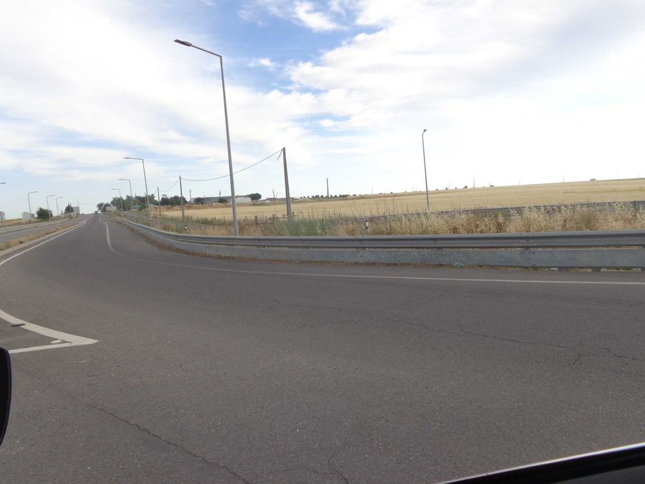 Terreno Junto à estrada, a 600 metros de Beja