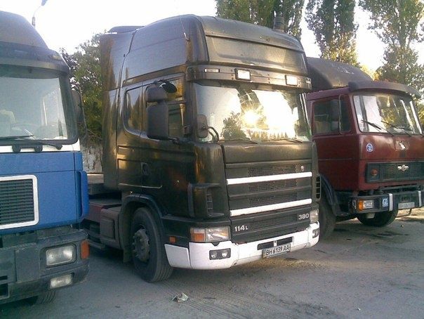 Продам тягач scania с полуприцепом площадкой
