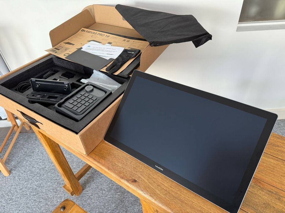 HUION Kamvas Pro 19 Drawing Tablet + Tablet stand Huion