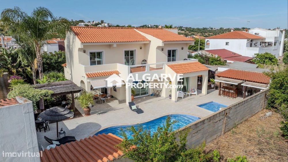Detached Villa with Pools and Garden near Vilamoura, Algarve