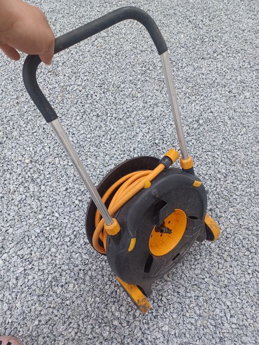 Zwijacz na wąż Fiskars Wąż ogrodowy
