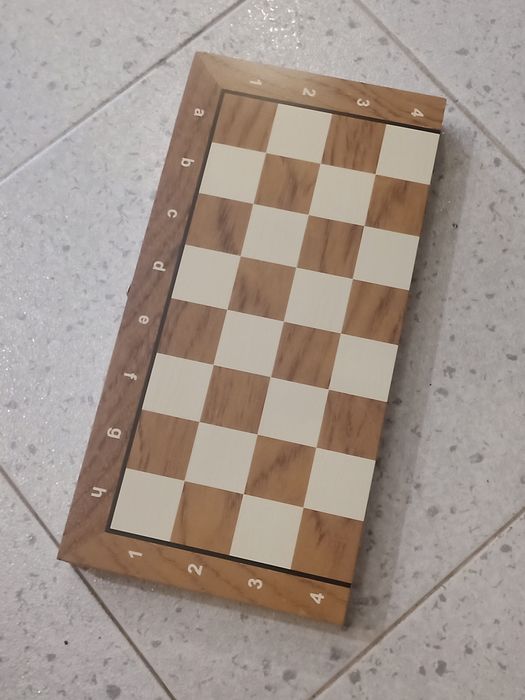 Jogo de Xadrez / Damas / Gamão 3 em 1