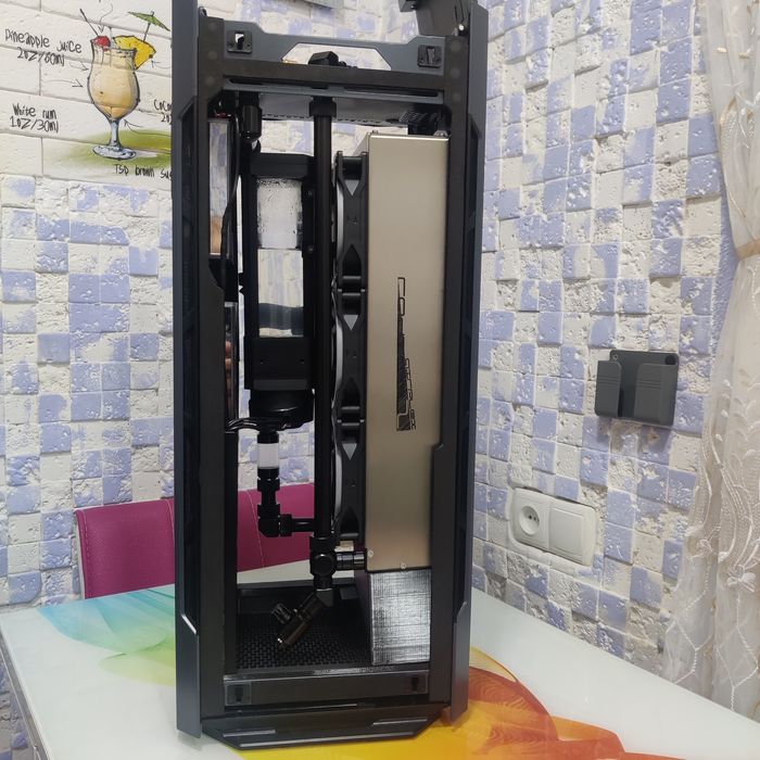 Системный блок ПК с кастомной системой водяного охлаждения