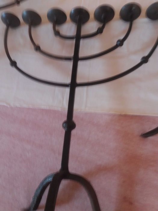 Castiçais ferro doces travessas tapas