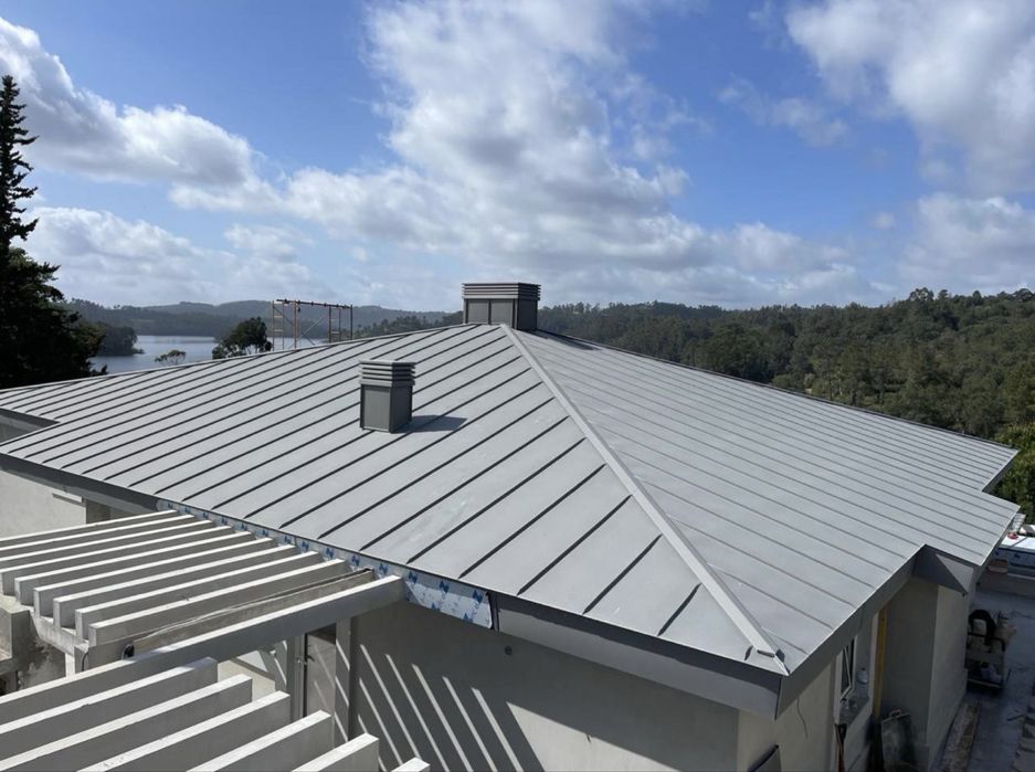 Serviços Profissionais de Telhados em Zinco – Qualidade e Durabilidade