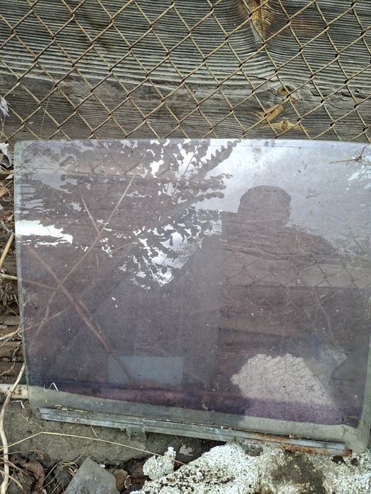 Продам скло для мерседес 123