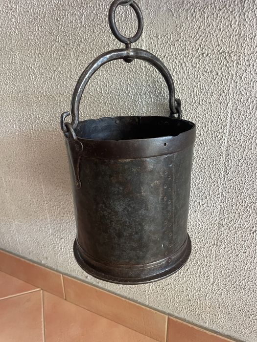 Balde ferro forja cravado