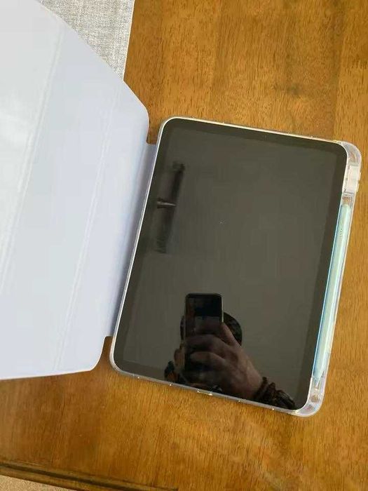 Nowe Piękne Białe Etui do Ipada 10!