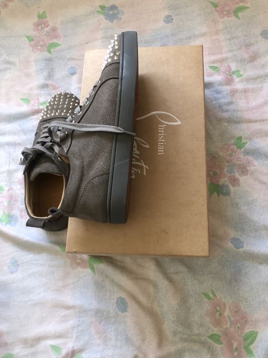 Tenis sola vermelha para quem tem bom gosto