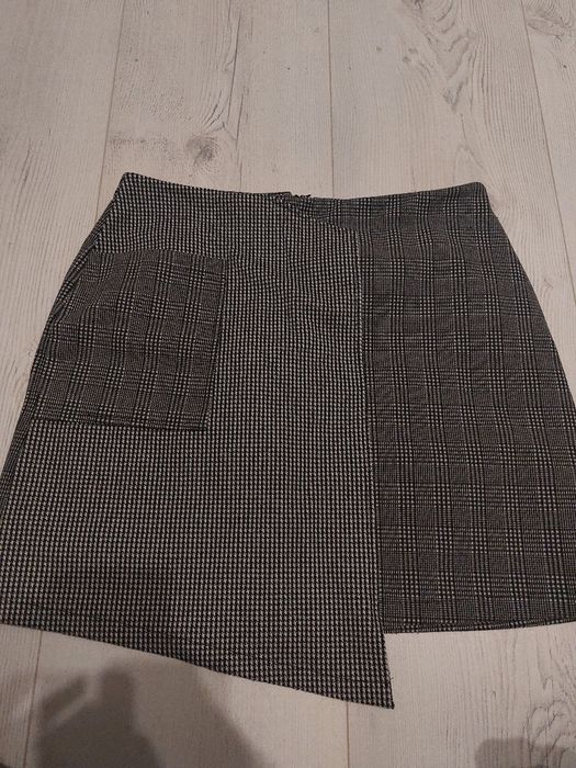 Asymetryczna spódniczka w różne wzory