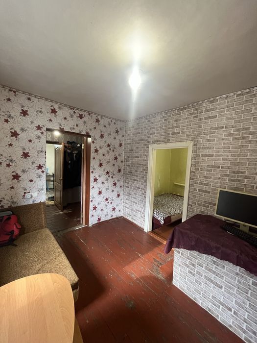 Продаж будинку м. Верхівцеве з гаражем в центрі СЕРТИФІКАТ