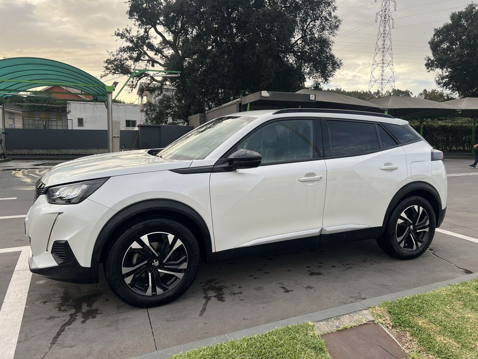 Peugeot 2008 1.2 PureTech Allure EAT8 — photo 4
