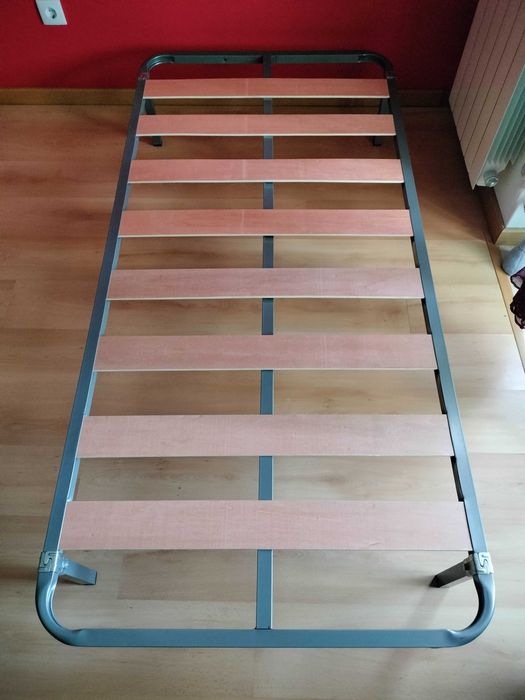 Estrado ripado 90×190 com pés