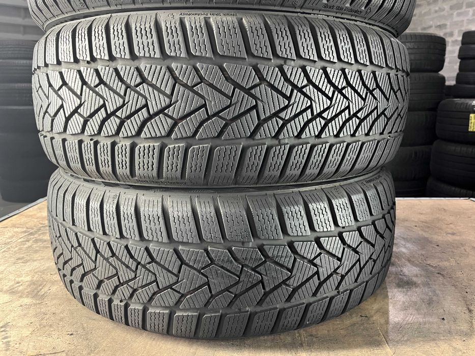 GS1972 Зимові шини 205/55r17 Uniroyal WinterExpert  комплект резина р17