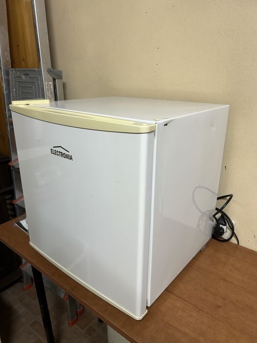 Frigorifico pequeno Electronia