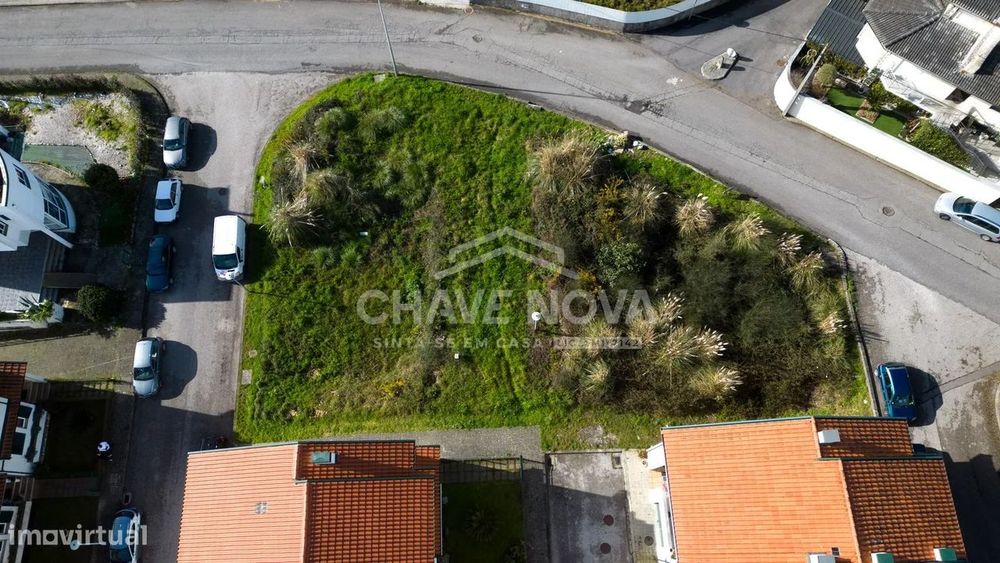 Lote de Gaveto para Construção de Moradia