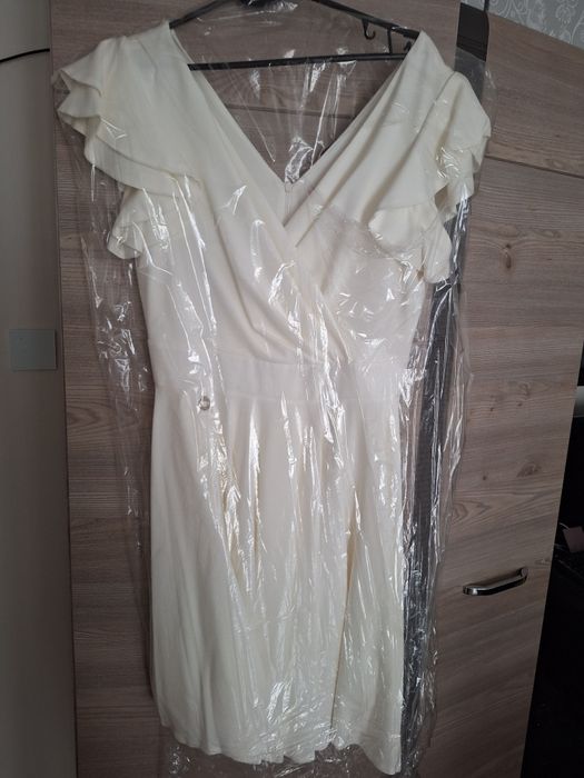 Sukienka elegancka biała