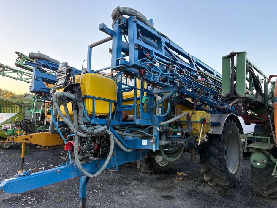 Opryskiwacz ciągany 3500 litrów w bardzo dobrym stanie amazone hardi kverneland pilmet Fendt John deere