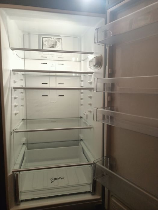 Продам холодильник с документами в отличном состоянии.