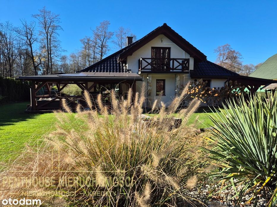 Stylowy dom z basenem, tarasem i widokiem na góry